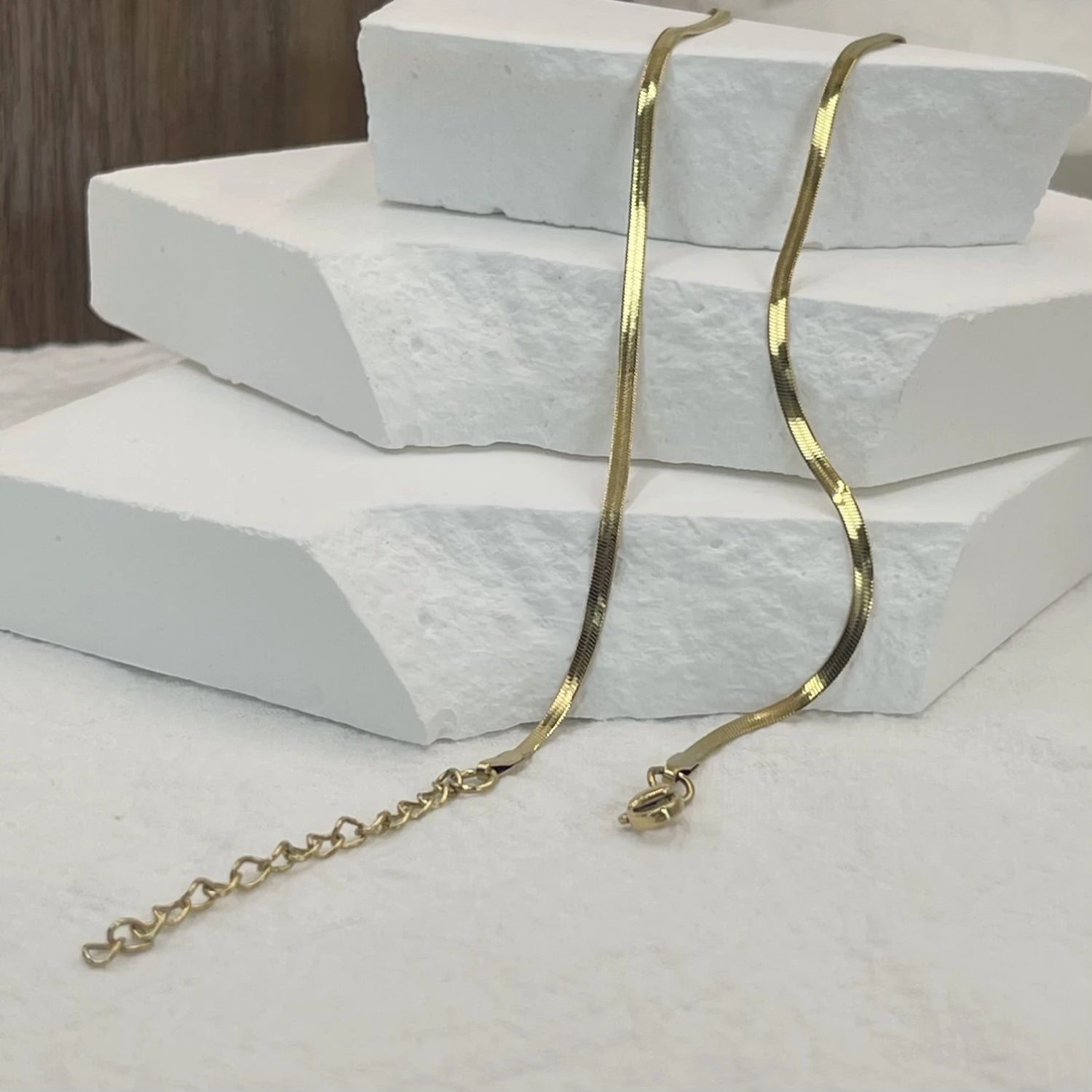 Collier minimaliste unisexe en chaîne serpent, ras du cou en acier inoxydable, couleur or, bijoux à la mode, cadeau pour elle femme et homme