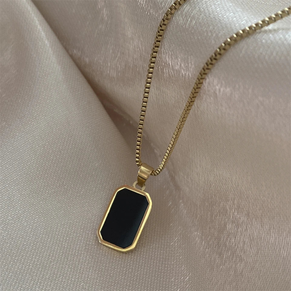 Collier classique avec pendentif carré noir pour femmes et hommes, personnalisé, couleur or, métal, bijoux quotidiens de fête