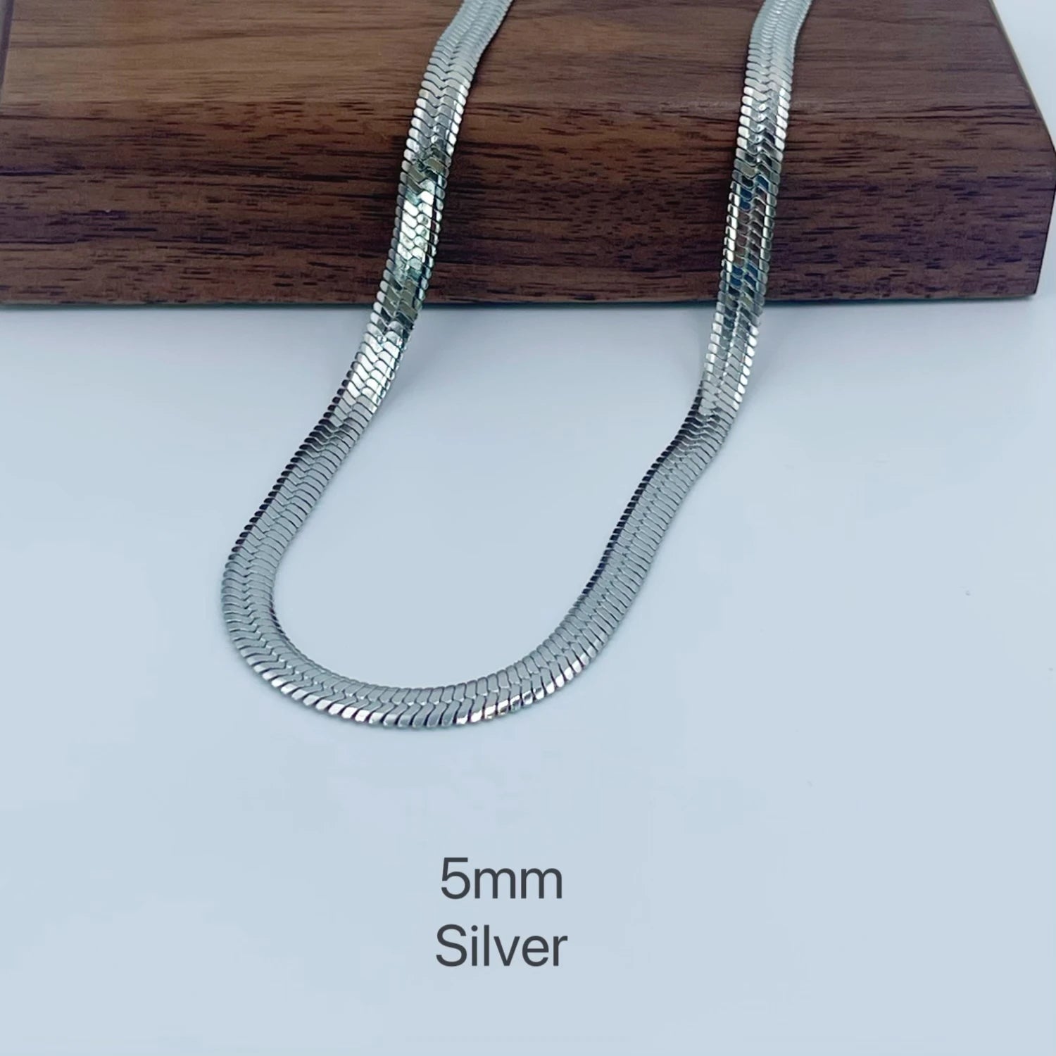 Collier minimaliste unisexe en chaîne serpent, ras du cou en acier inoxydable, couleur or, bijoux à la mode, cadeau pour elle femme et homme